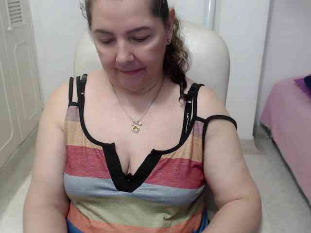 leonela-68 webcam