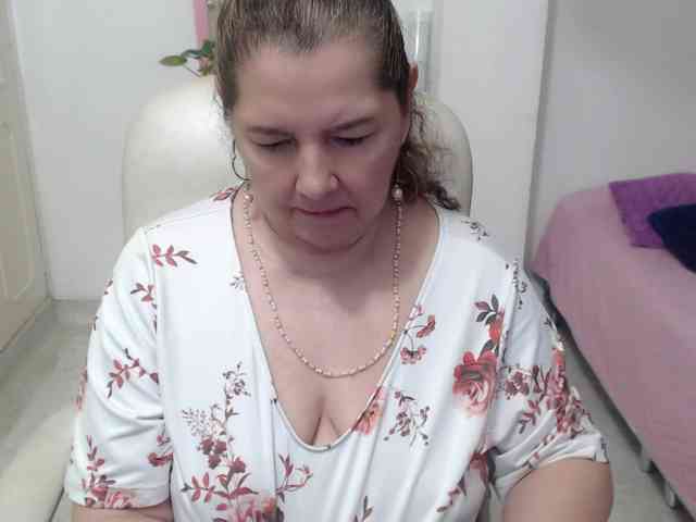 leonela-68 webcam