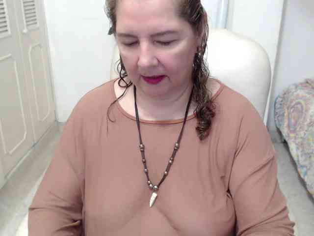 leonela-68 webcam