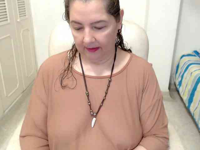 leonela-68 webcam