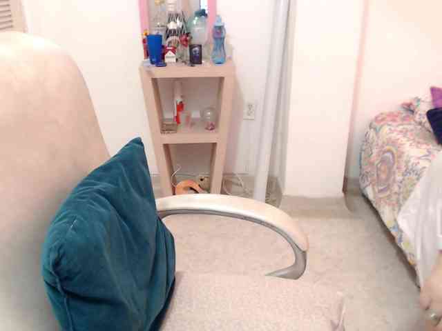 leonela-68 webcam