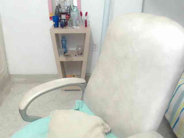 leonela-68 webcam