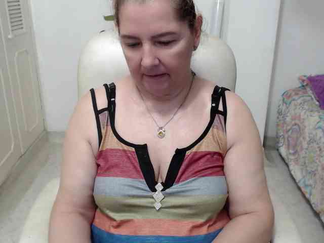 leonela-68 webcam
