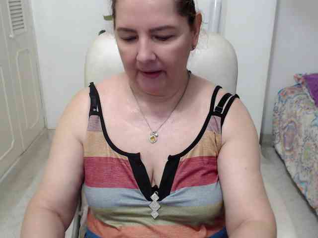leonela-68 webcam