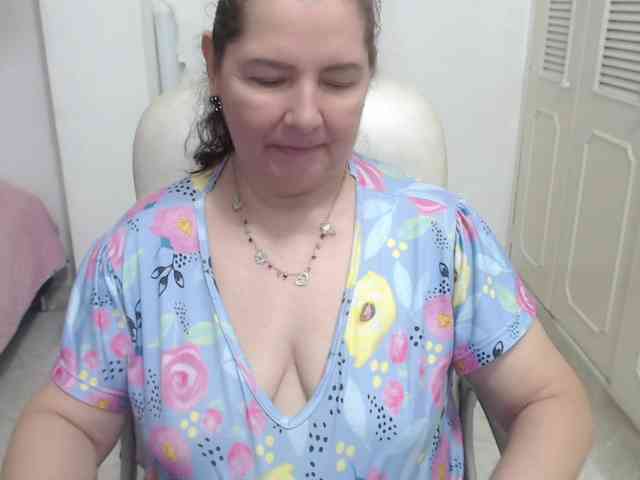 leonela-68 webcam