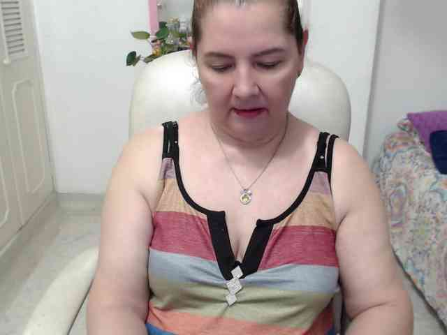 leonela-68 webcam