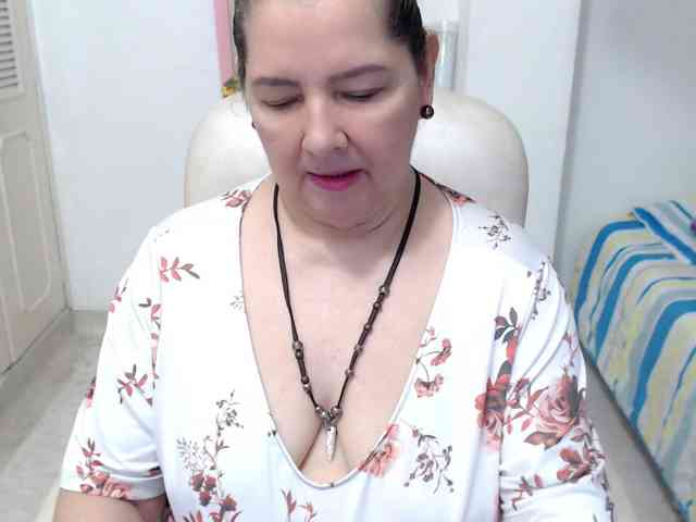 leonela-68 webcam