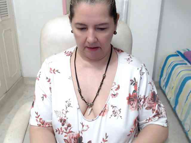 leonela-68 webcam