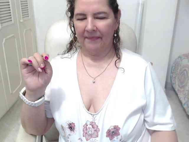 leonela-68 webcam