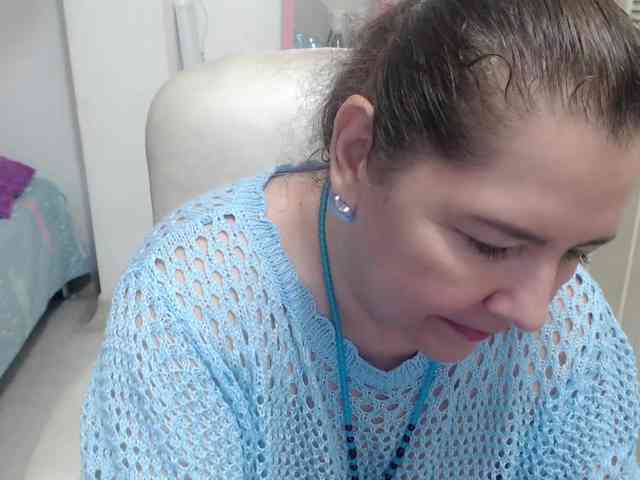 leonela-68 webcam