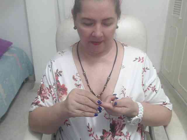 leonela-68 webcam