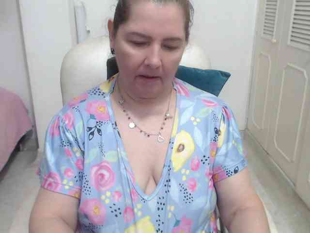 leonela-68 webcam