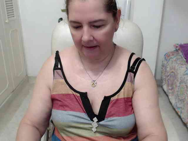 leonela-68 webcam