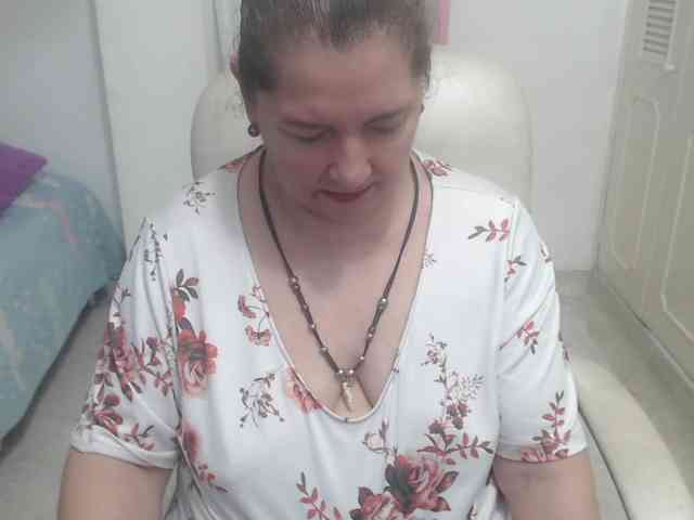 leonela-68 webcam