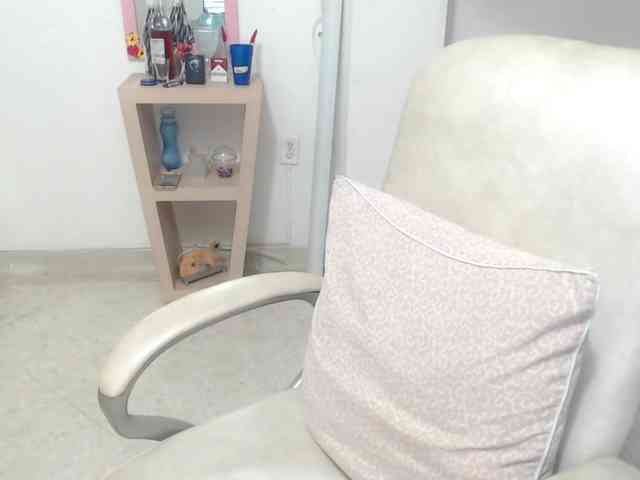 leonela-68 webcam