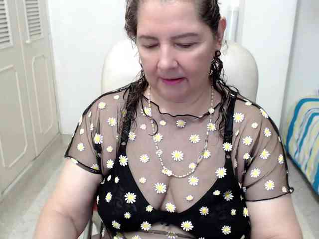 leonela-68 webcam