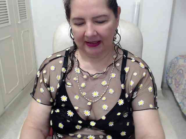 leonela-68 webcam