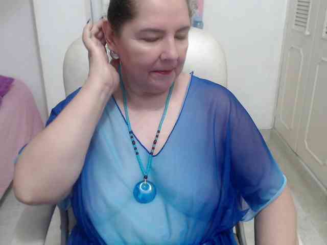 leonela-68 webcam
