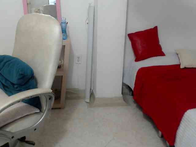 leonela-68 webcam