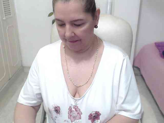 leonela-68 webcam