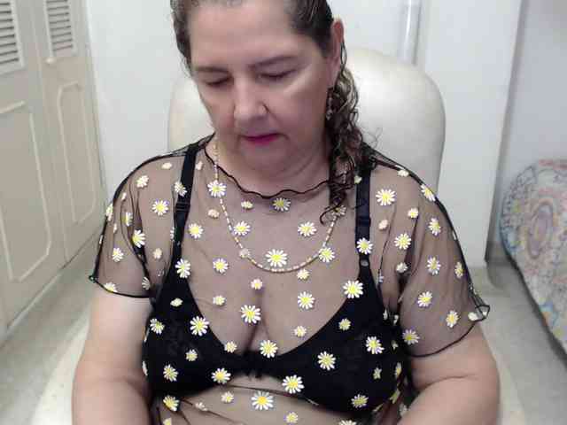 leonela-68 webcam