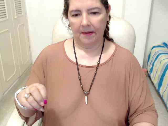 leonela-68