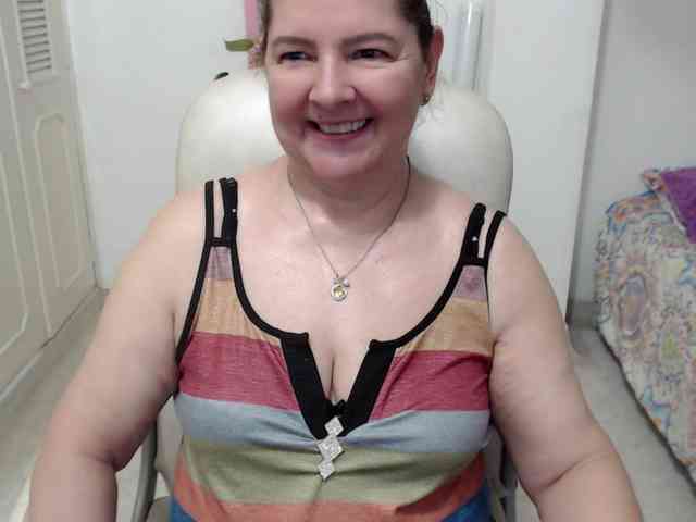 leonela-68 webcam