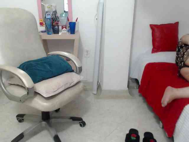 leonela-68 webcam