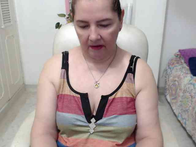 leonela-68 webcam