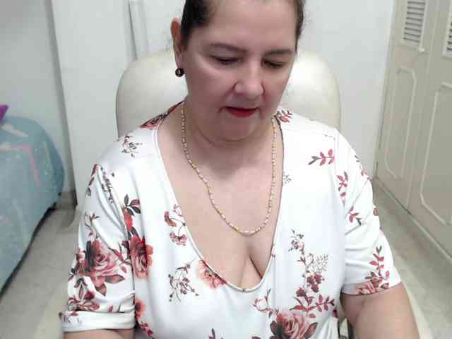 leonela-68 webcam