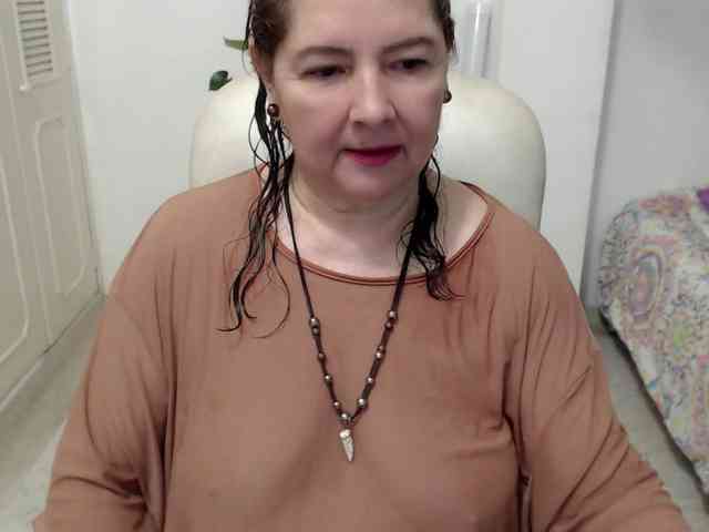 leonela-68 webcam