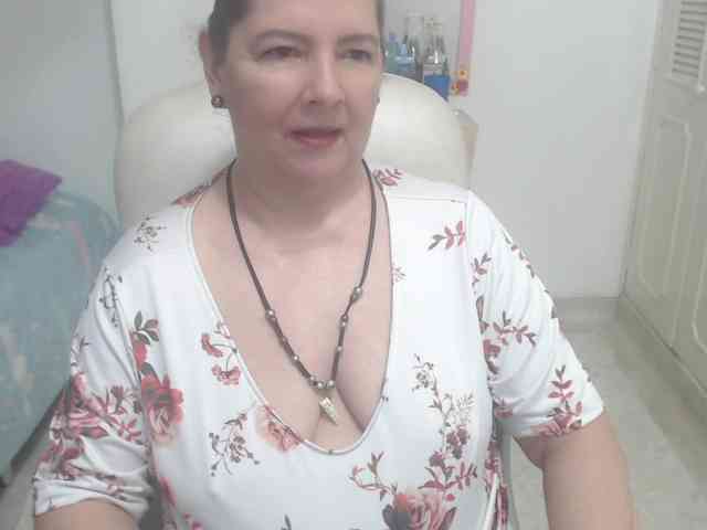 leonela-68 webcam
