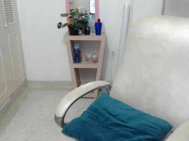 leonela-68 webcam