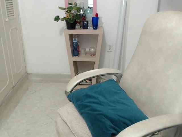 leonela-68 webcam