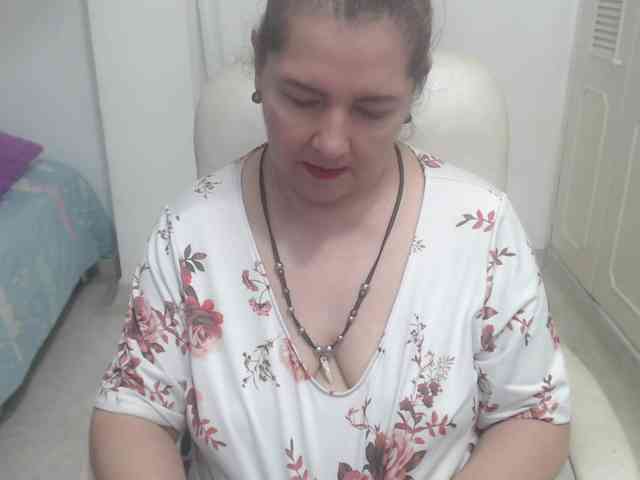 leonela-68 webcam