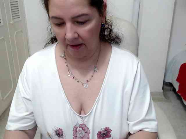 leonela-68 webcam