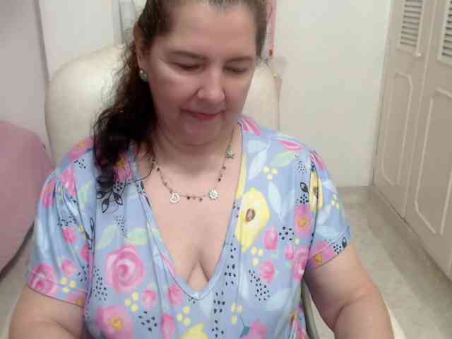 leonela-68 webcam