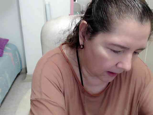 leonela-68 webcam