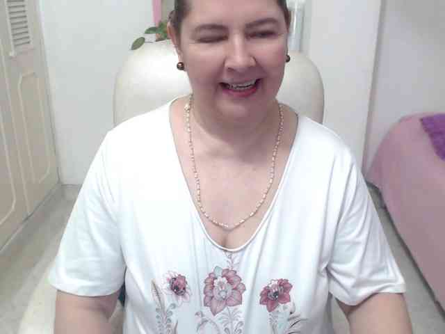 leonela-68 webcam