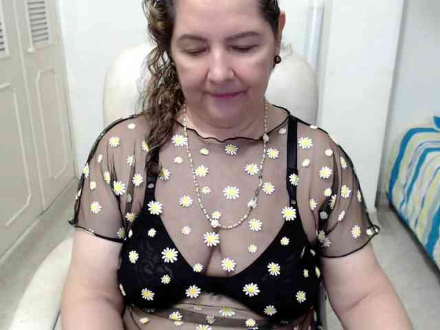 leonela-68 webcam