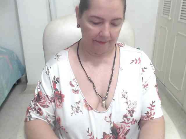 leonela-68 webcam