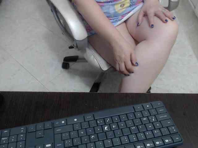 leonela-68 webcam