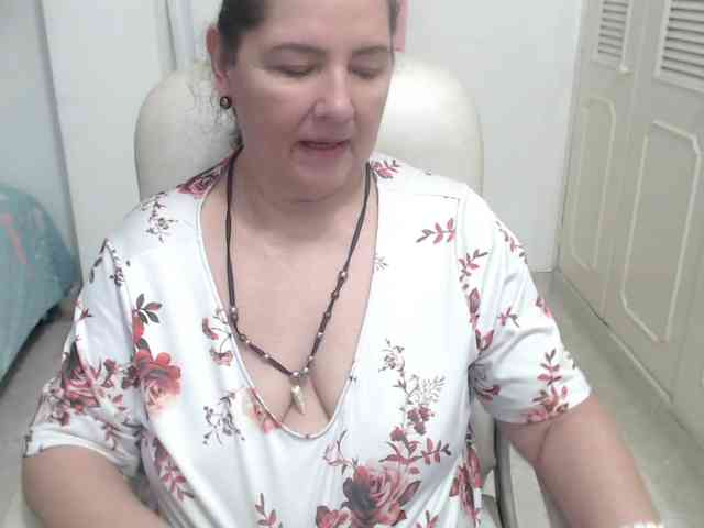 leonela-68 webcam