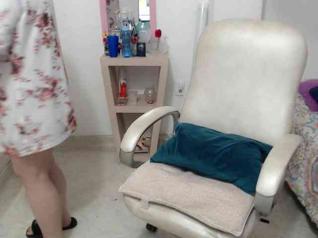 leonela-68 webcam