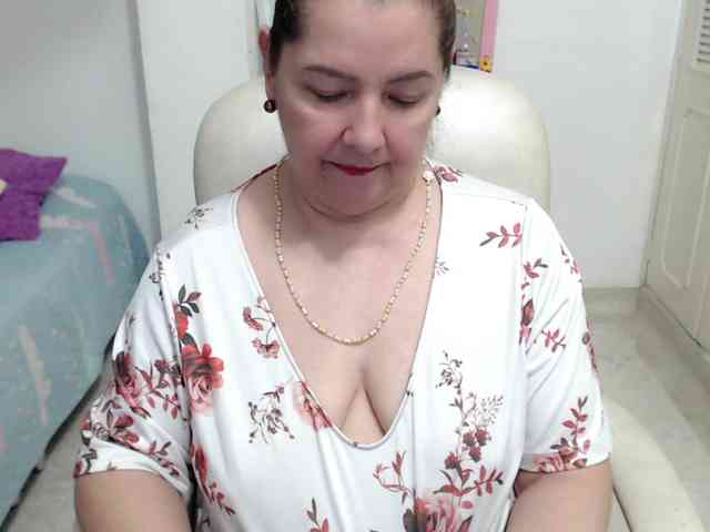 leonela-68 webcam