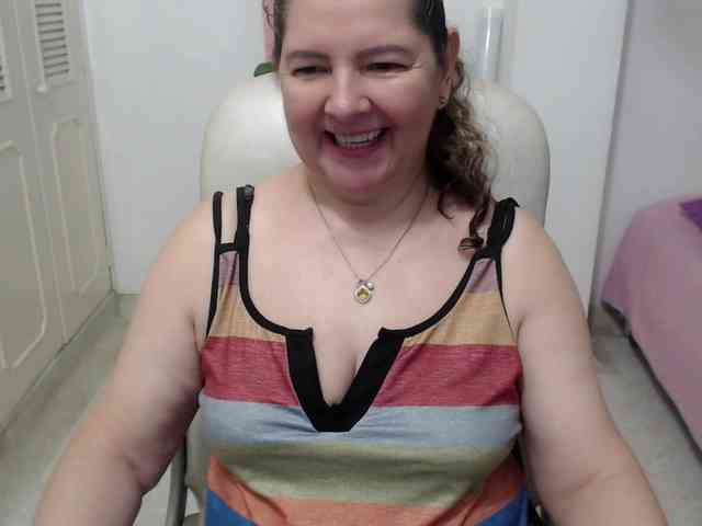 leonela-68 webcam