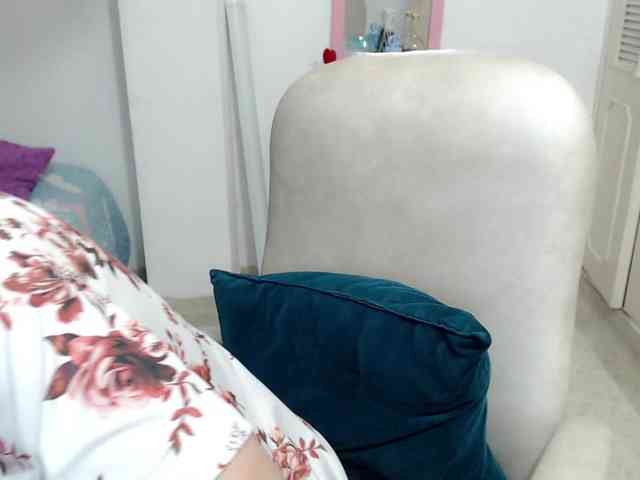 leonela-68 webcam