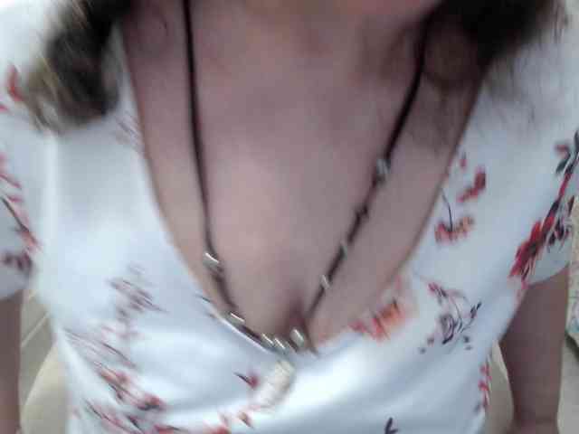 leonela-68 webcam
