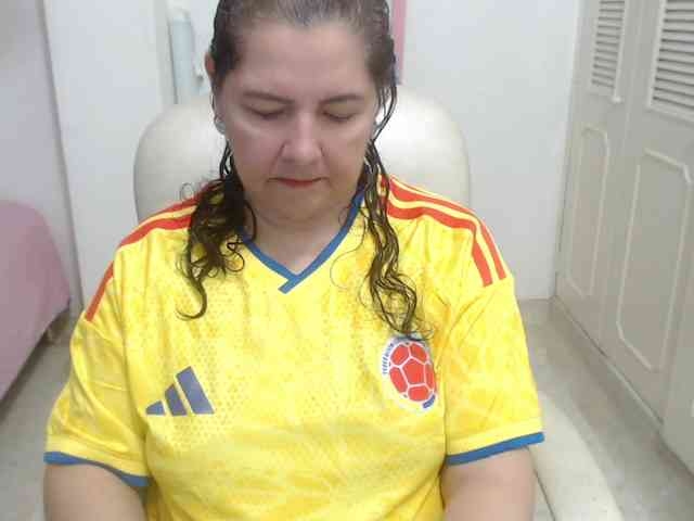 leonela-68 webcam