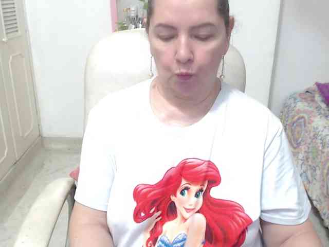 leonela-68 webcam